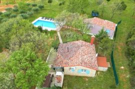 Rovinj,7km ,2 prizemnice na 21750m2 okućnice, Rovinj, Casa