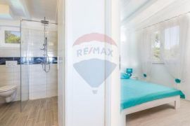 Rovinj,7km ,2 prizemnice na 21750m2 okućnice, Rovinj, Kuća