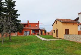 Istra, Valbandon, lijepa samostojeća kuća, s velikom okućnicom, Fažana, Haus