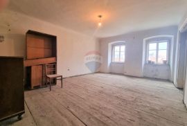 RIJEKA,CENTAR- stan 130 m2 za investiciju, Rijeka, Apartamento