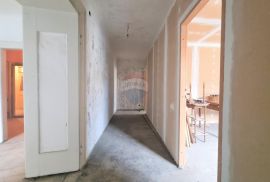 RIJEKA,CENTAR- stan 130 m2 za investiciju, Rijeka, Daire