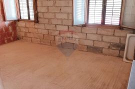 Kanfanar, kuća zadnja u nizu s okućnicom od 450 m2, Kanfanar, House