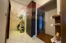 Rijeka, Zamet - kuća, 8S +3DB, tri odvojena stana, Rijeka, House