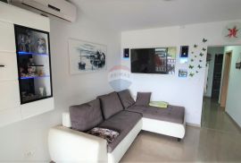 Selce, Crikvenica, Stan 2SB+DB, pogled na more, bazen, Crikvenica, Apartamento