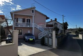 Otok Krk, Dobrinj-Samostojeća kuća na mirnoj lokaciji, Dobrinj, House