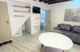 Rovinj,savršeni renovirani studio,1kat,100m od glavnog gradskog trga i mora, Rovinj, Appartment