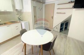 Rovinj,savršeni renovirani studio,1kat,100m od glavnog gradskog trga i mora, Rovinj, Flat