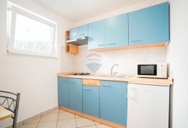 Malinska - Sv. Vid Miholjice kuća 286 m2 + 3 zasebna apartmana 153 m2 na prostranoj okućnici sa pogledom na more, Malinska-Dubašnica, بيت