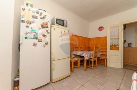 Cres, 3 skl stan na rivi od 87 m2, prvi red do mora, Cres, Apartamento