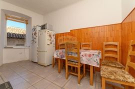 Cres, 3 skl stan na rivi od 87 m2, prvi red do mora, Cres, Kвартира