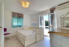 Otok Cres, Martinščica, kuća 150 m2 sa dva apartmana, prekrasan pogled, Cres, Ev