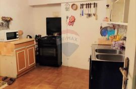 Rovinj,stari grad-1.kat za renovaciju u baroknoj palači-37m2, Rovinj, Flat