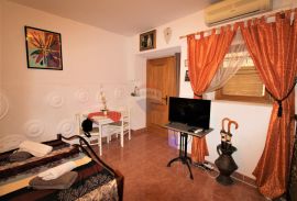 Rovinj,kuća u starom gradu,super lokacija,4 apartmana-225m2, Rovinj, Kuća