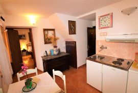 Rovinj,kuća u starom gradu,super lokacija,4 apartmana-225m2, Rovinj, بيت