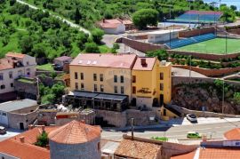 Senj, Hotel**** i ugostiteljski objekt, 2.red do mora, Senj, العقارات التجارية