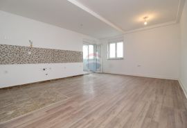 PULA, VELI VRH, komforan stan 1500m od plaže, Fažana, Apartamento