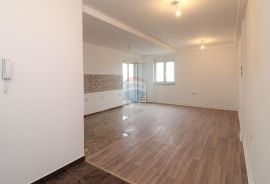 PULA, VELI VRH, komforan stan 1500m od plaže, Fažana, Apartamento