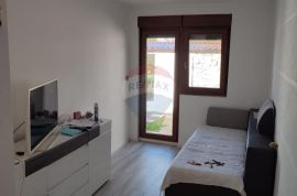 Jadranovo, Crikvenica, samostojeća kuća s  pomoćnom zgradom, Crikvenica, Maison