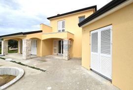 Istra, Kaštel, vila s bazenom u novogradnji, Buje, Maison