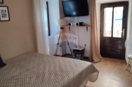 Baška- troetažni stan 85m2, pogled, terasa, Baška, Appartment