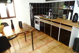 Baška- troetažni stan 85m2, pogled, terasa, Baška, Apartamento