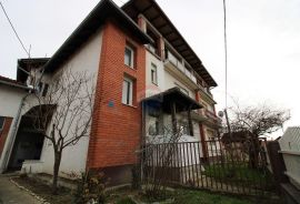 Petrinja, kuća 382 m2, 4 stambene jedinice, Petrinja, Famiglia