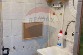 Istra, Pula, poslovni prostor od 53m2 s mogućnosti prenamjene u stambeni, Pula, Commercial property