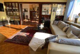 Rijeka, Bulevard, etaža stare vile površine 194 m2, Rijeka, Apartamento