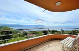 OPATIJA,DOBREĆ- Stan 98,75 m2 s  pogledom na more i bazenom, Opatija - Okolica, Flat