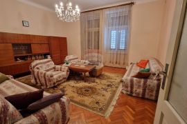 Istra, Pula, veliki stan sa garažom, 3S+DB, Pula, Apartamento