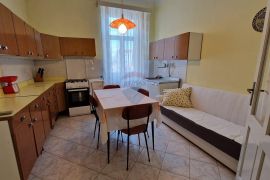 Istra, Pula, veliki stan sa garažom, 3S+DB, Pula, Appartement