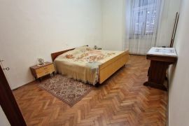 Istra, Pula, veliki stan sa garažom, 3S+DB, Pula, Appartement