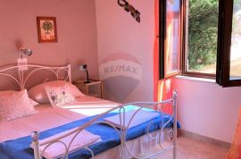 MALI LOŠINJ - kuća sa 6 apartmana na atraktivnoj lokaciji, Mali Lošinj, Kuća