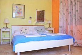 MALI LOŠINJ - kuća sa 6 apartmana na atraktivnoj lokaciji, Mali Lošinj, Σπίτι