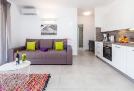 POREČ-kuća i 6 apartmana s bazenom, uhodano poslovanje, Poreč, Ev