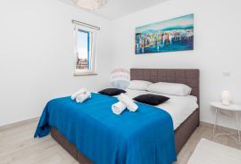 POREČ-kuća i 6 apartmana s bazenom, uhodano poslovanje, Poreč, Дом