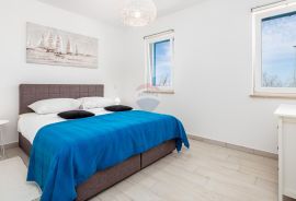 POREČ-kuća i 6 apartmana s bazenom, uhodano poslovanje, Poreč, Ev