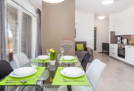 POREČ-kuća i 6 apartmana s bazenom, uhodano poslovanje, Poreč, Haus