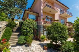 Novi Vinodolski, kuća 250m2, centar grada, Novi Vinodolski, House