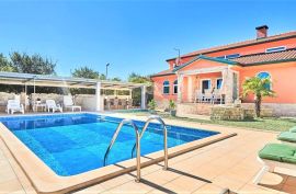 Istra,Umag-Vila s bazenom i dodatnim apartmanom, Umag, Casa