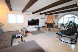 Rovinj-7km.prekrasno novouređeni stan s pogledom na more-112m2, Rovinj, Appartment