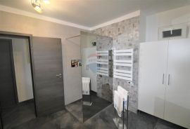 Rovinj-7km.prekrasno novouređeni stan s pogledom na more-112m2, Rovinj, Appartement