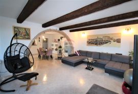 Rovinj-7km.prekrasno novouređeni stan s pogledom na more-112m2, Rovinj, Appartment