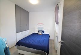 Rovinj-7km.prekrasno novouređeni stan s pogledom na more-112m2, Rovinj, Appartement