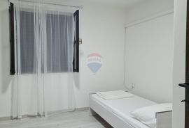 Poreč: Dva stana u prizemlju odlična lokacija, Poreč, Apartamento