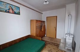 Hrib - samostojeća kuća 240 m2 sa okućnicom i prekrasnim otvorenim pogledom, Čabar, Casa