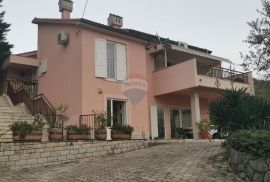 Samostojeća kuća s bazenom unutar prve zone grada, Rijeka, House