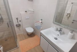 KASTAV- trosobni stan za dugoročni najam s bazenom, Kastav, Apartamento