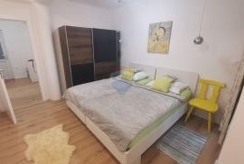 KASTAV- trosobni stan za dugoročni najam s bazenom, Kastav, Apartamento