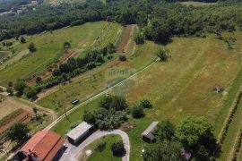 Istra, Pićan, kombinacija građevinskog i poljoprivrednog zemljišta, Pićan, Tierra